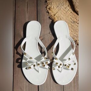 Rockstud White rubber Sandals with studs women’s shoes size 7